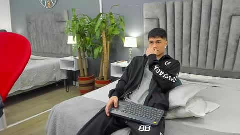 Roan Birkin online show from 02-08-25, 07:16