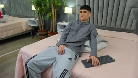 Roan Birkin online show from 02-11-25, 07:38