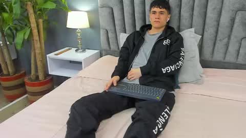 Roan Birkin online show from 02-12-25, 07:24