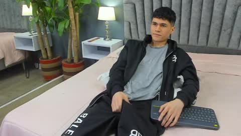 Roan Birkin online show from 02-12-25, 10:26