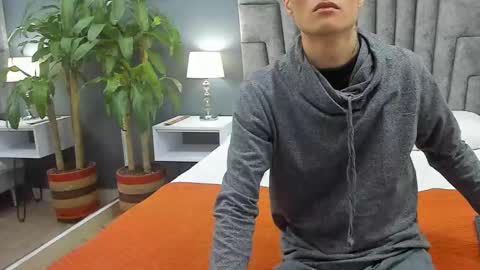 Roan Birkin online show from 02-23-25, 07:28