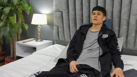 Roan Birkin online show from 02-26-25, 11:04