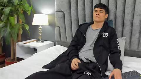 Roan Birkin online show from 02-27-25, 02:10