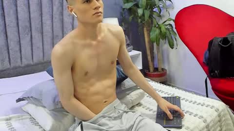 Roan Birkin online show from 03-06-25, 10:36