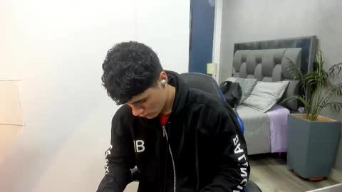 Roan Birkin online show from 10-12-25, 07:24