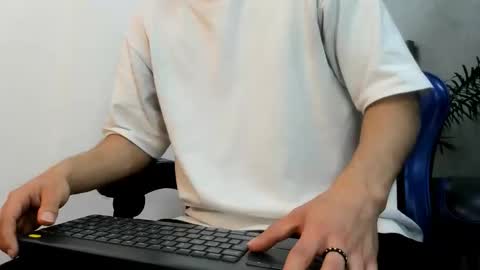 Roan Birkin online show from 01-14-26, 07:19