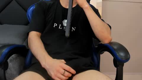 Roan Birkin online show from 03-19-26, 08:46