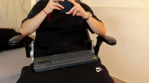 Roan Birkin online show from 04-24-26, 08:22