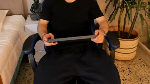 Roan Birkin online show from 04-26-26, 07:22