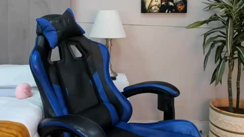 Snapshot of roan_birkin chatting on 04-29-26, 07:31 Roan Birkin online show from 04-29-26, 07:31