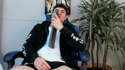 Snapshot of roan_birkin chatting on 04-30-26, 08:57 Roan Birkin online show from 04-30-26, 08:57