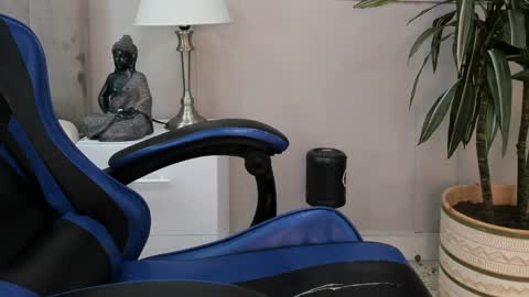 Snapshot of roan_birkin chatting on 05-06-26, 07:19 Roan Birkin online show from 05-06-26, 07:19