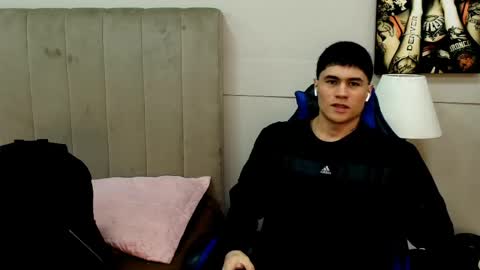 Snapshot of roan_birkin chatting on 05-24-26, 07:30 Roan Birkin online show from 05-24-26, 07:30