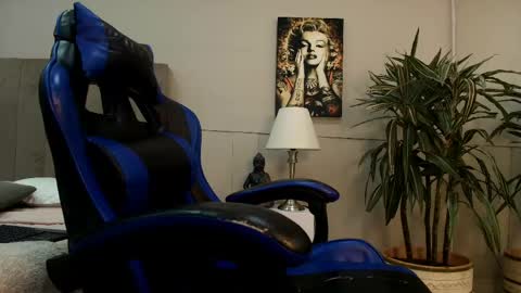 Snapshot of roan_birkin chatting on 05-28-26, 07:11 Roan Birkin online show from 05-28-26, 07:11