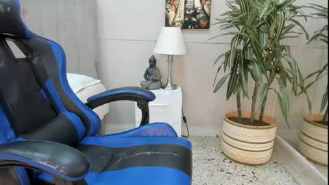 Snapshot of roan_birkin chatting on 05-31-26, 07:26 Roan Birkin online show from 05-31-26, 07:26
