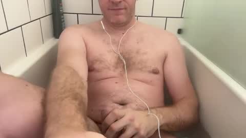 Snapshot of robbiesmith1986891 chatting on 12-30-24, 03:36 Rob online show from 12-30-24, 03:36