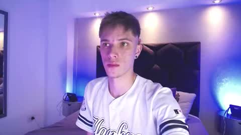 Snapshot of robbinblaze chatting on 01-15-26, 12:15 Robbin online show from 01-15-26, 12:15