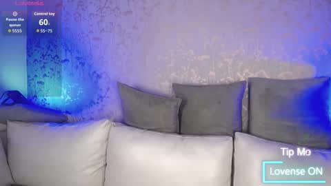 Snapshot of robbinblaze chatting on 01-19-26, 06:06 Robbin online show from 01-19-26, 06:06