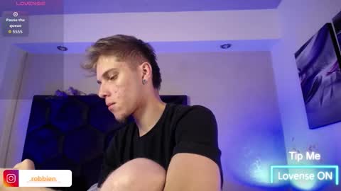 Snapshot of robbinblaze chatting on 03-09-26, 05:44 Robbin online show from 03-09-26, 05:44