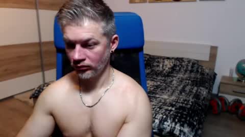 Snapshot of robbyshawz chatting on 05-19-26, 07:37 robbyshawz online show from 05-19-26, 07:37