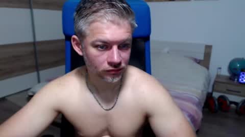 Snapshot of robbyshawz chatting on 05-28-26, 04:54 robbyshawz online show from 05-28-26, 04:54