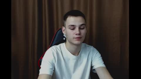 robert10211 online show from 12-18-24, 05:52