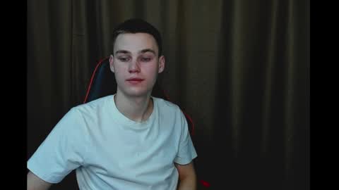 robert10211 online show from 12-21-24, 02:15