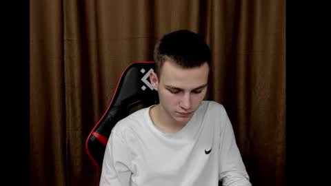 robert10211 online show from 12-23-24, 07:41