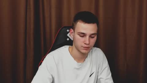 robert10211 online show from 12-24-24, 04:40