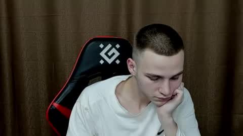 robert10211 online show from 12-28-24, 06:40