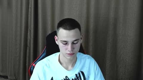 robert10211 online show from 09-26-25, 01:59