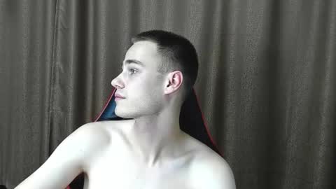 robert10211 online show from 10-06-25, 08:17