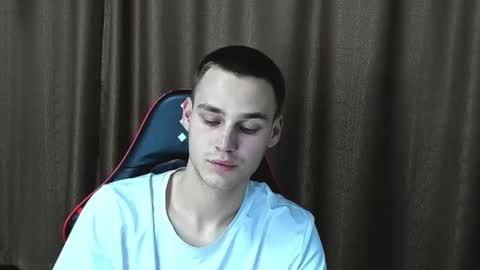 robert10211 online show from 10-07-25, 06:27