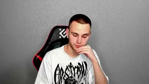 robert10211 online show from 12-03-25, 05:55