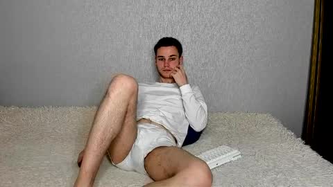 robert10211 online show from 04-05-26, 06:05