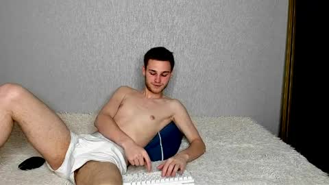 robert10211 online show from 04-08-26, 03:45