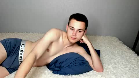 robert10211 online show from 06-09-26, 01:06