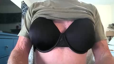 Snapshot of robert45556 chatting on 10-23-25, 07:34 robert online show from 10-23-25, 07:34