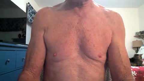 Snapshot of robert45556 chatting on 11-19-25, 10:43 robert online show from 11-19-25, 10:43