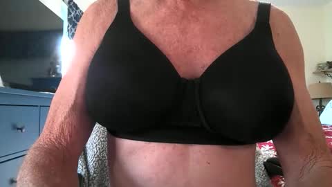 Snapshot of robert45556 chatting on 12-05-25, 06:59 robert online show from 12-05-25, 06:59