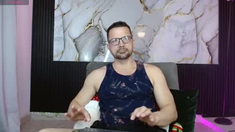 Snapshot of robert_poison1 chatting on 11-28-25, 06:43 Robert online show from 11-28-25, 06:43