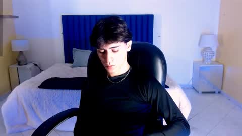 Snapshot of roberthalv chatting on 02-19-26, 01:51 ROBERTH online show from 02-19-26, 01:51