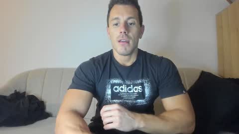 Snapshot of roberto4ever chatting on 01-03-25, 03:01 roberto4ever online show from 01-03-25, 03:01