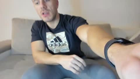 Snapshot of roberto4ever chatting on 02-17-25, 04:59 roberto4ever online show from 02-17-25, 04:59