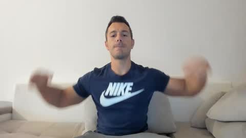 Snapshot of roberto4ever chatting on 09-25-25, 05:44 roberto4ever online show from 09-25-25, 05:44