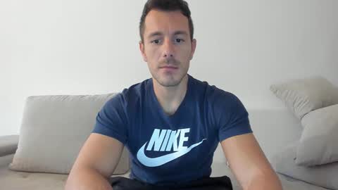 Snapshot of roberto4ever chatting on 09-28-25, 02:11 roberto4ever online show from 09-28-25, 02:11