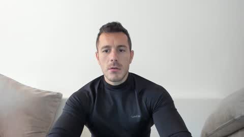 Snapshot of roberto4ever chatting on 10-10-25, 10:25 roberto4ever online show from 10-10-25, 10:25