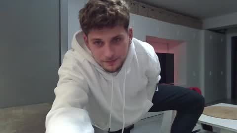 Snapshot of roberto_twink1 chatting on 01-10-25, 04:41 Roberto online show from 01-10-25, 04:41