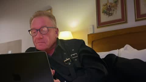 RobertTheRabbit online show from 04-11-26, 07:07