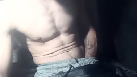 Snapshot of robincom23 chatting on 11-17-25, 02:06 R online show from 11-17-25, 02:06